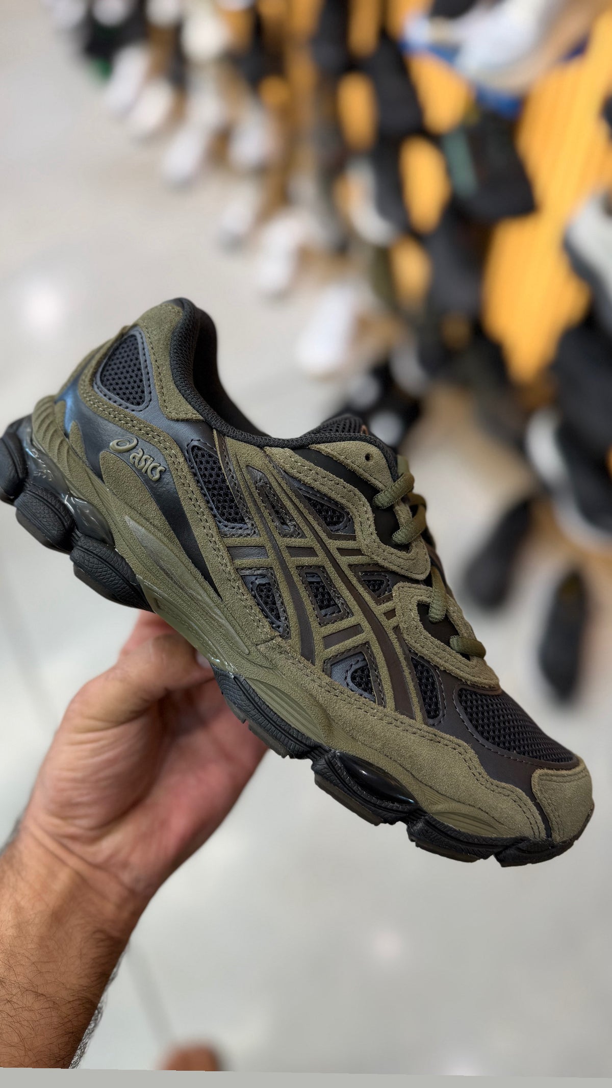 ASICS NYC ירוק זית שחור