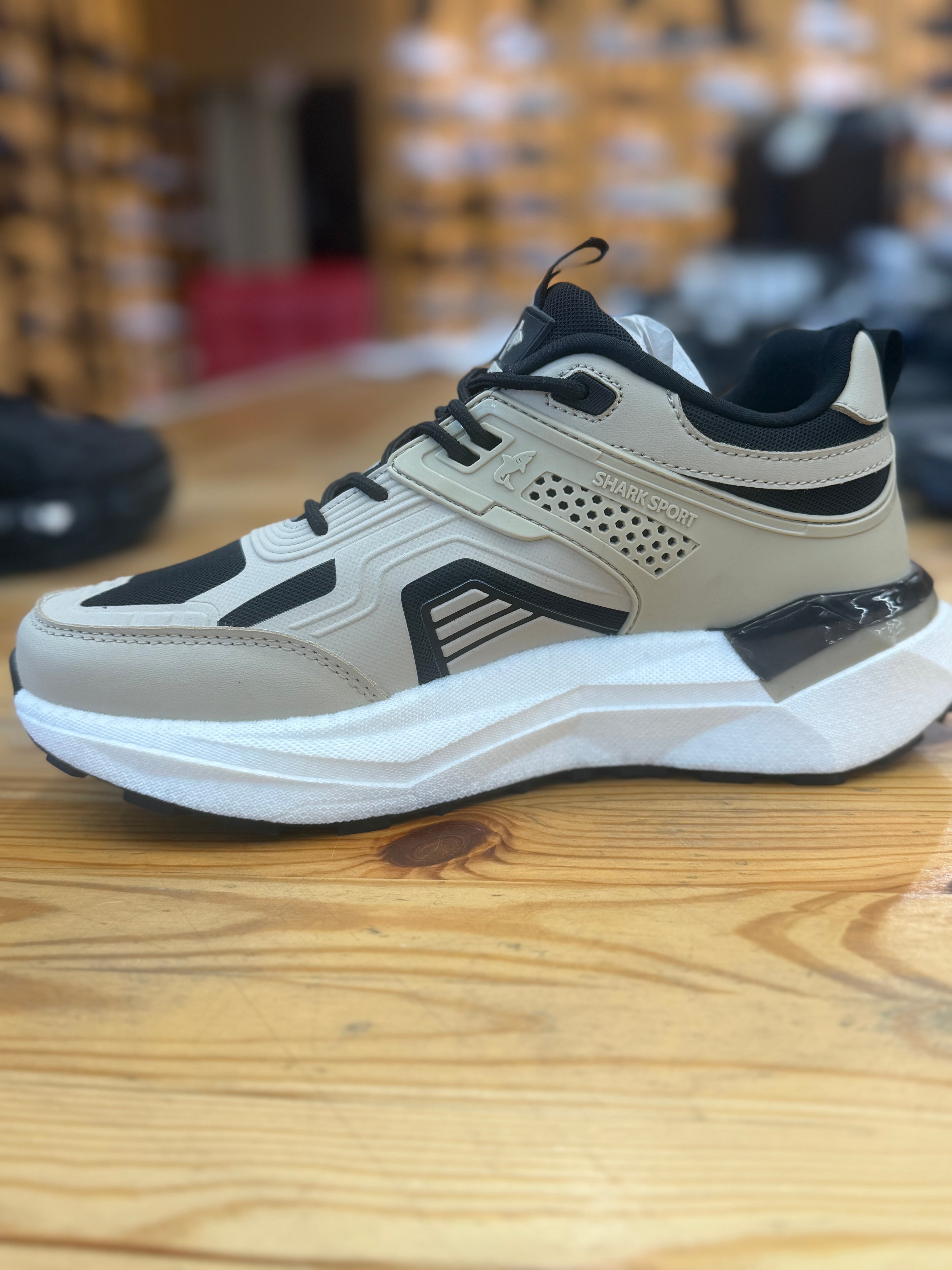 נעל SHARK SPORT קרם שחור