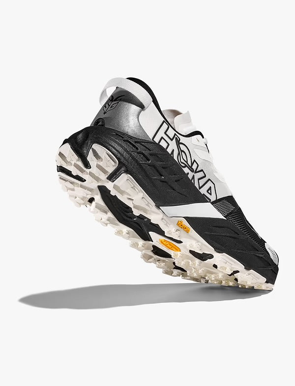 HOKA SPEEDGOAT 7 WIDE - נעלי ספורט גברים ספידגוט 7 רחבות בצבע שחור/לבן